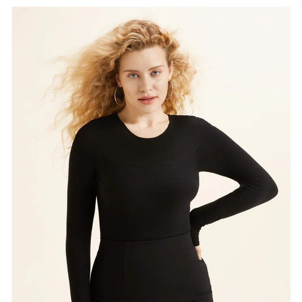 🖤- Elegant Black Long Sleeve Top with Built-in Bra